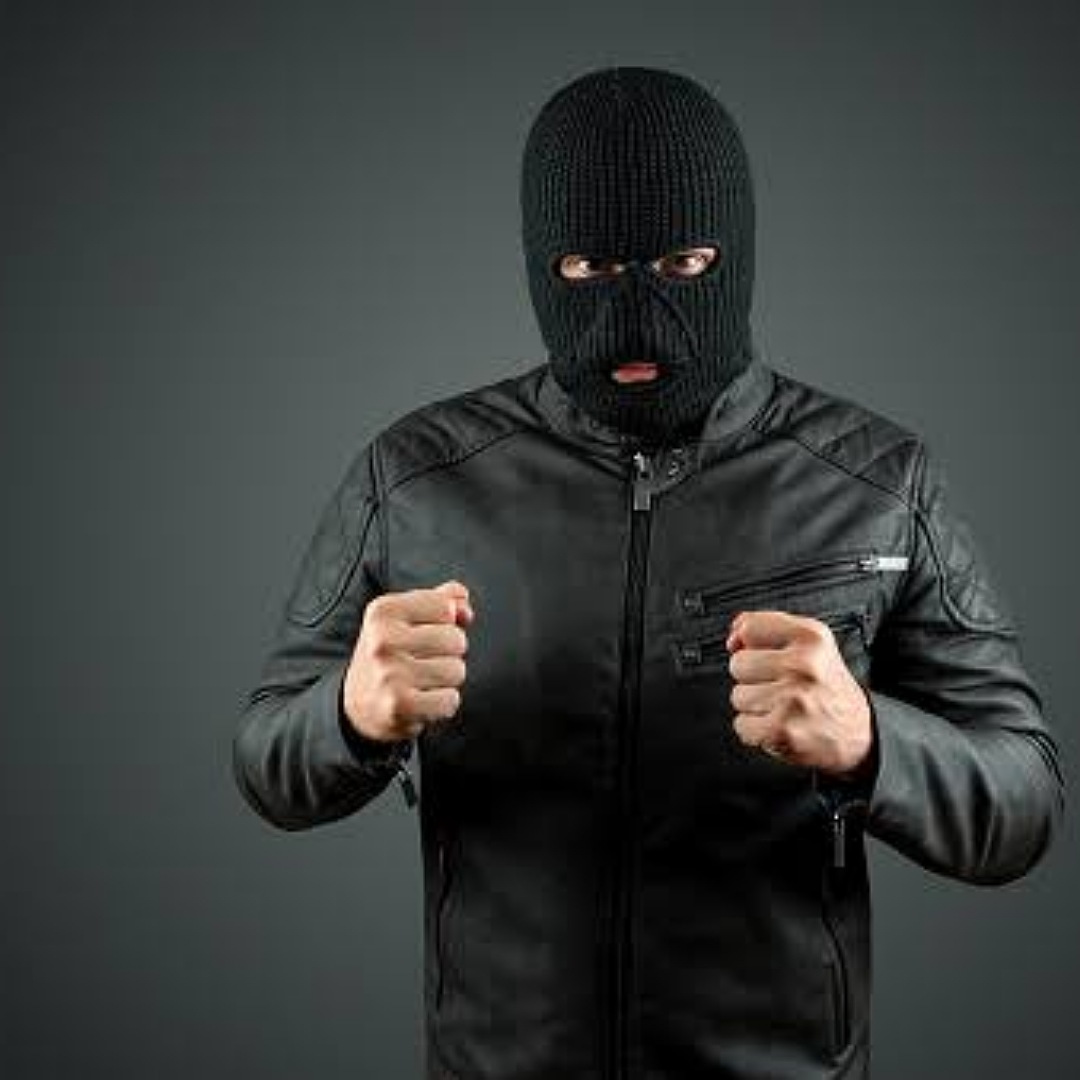 Man Robbed In Broad Daylight