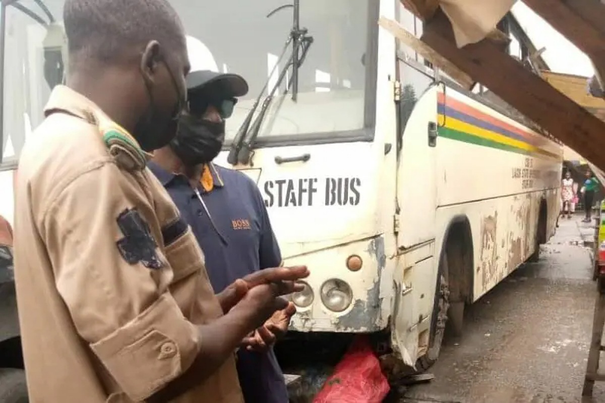 Immigration CG disguises as passport applicant in Lagos, catches ‘corrupt’ officers
