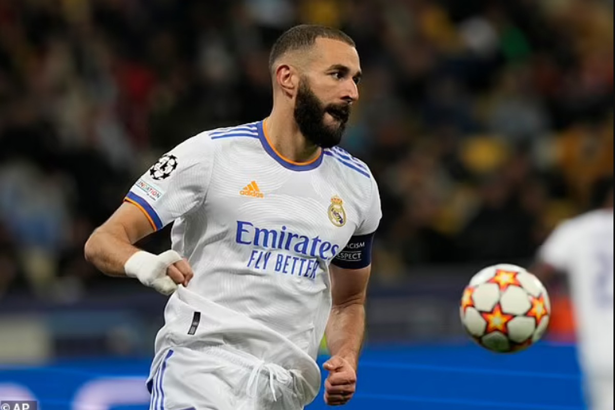 Update: Real Madrid star Karim Benzema's lawyers demand sex-tape blackmail case against the France striker is dismissed
