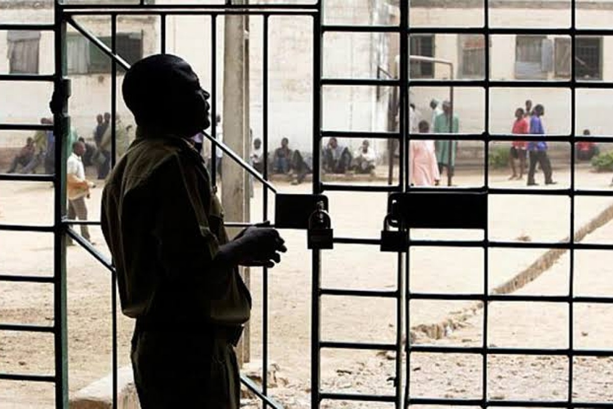 BREAKING: Prisoners Freed As Gunmen Attack Correctional Centre In Oyo
