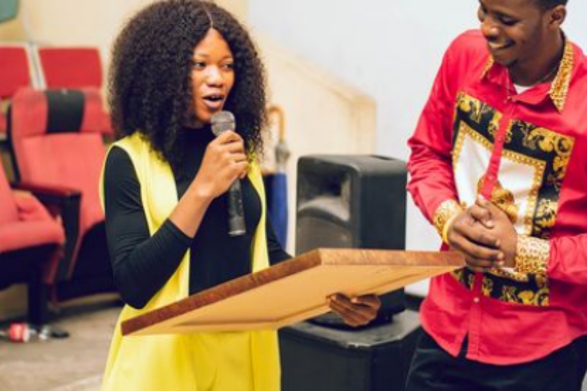 Rivers State University student official gives her boyfriend an award for his "love, support, and care"