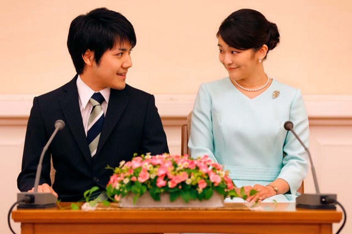 Japan's Princess Mako finally gives up her royal status to marry her commoner boyfriend Kei Komuro (photos)